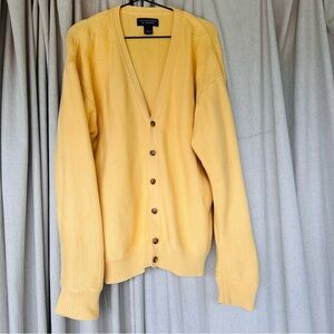 SOLD Roundtree & Yorke Light Yellow Knit Sweater